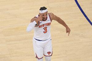 NBA合并以来目前仅3人总决赛场均15板：摩西·马龙、约基奇、哈特