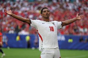 1958年贝利之后，贝林厄姆是世界杯淘汰赛连场进球2+最年轻球员